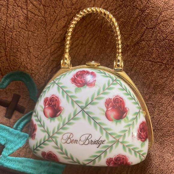 Ben Bridge 2006 Porcelain and Gold floral Purse. - Picture 10 of 10